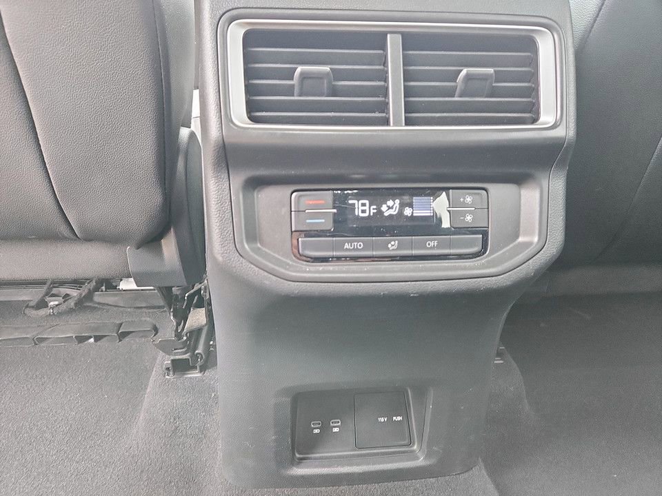 Used 2024 Volkswagen Atlas SE image 31