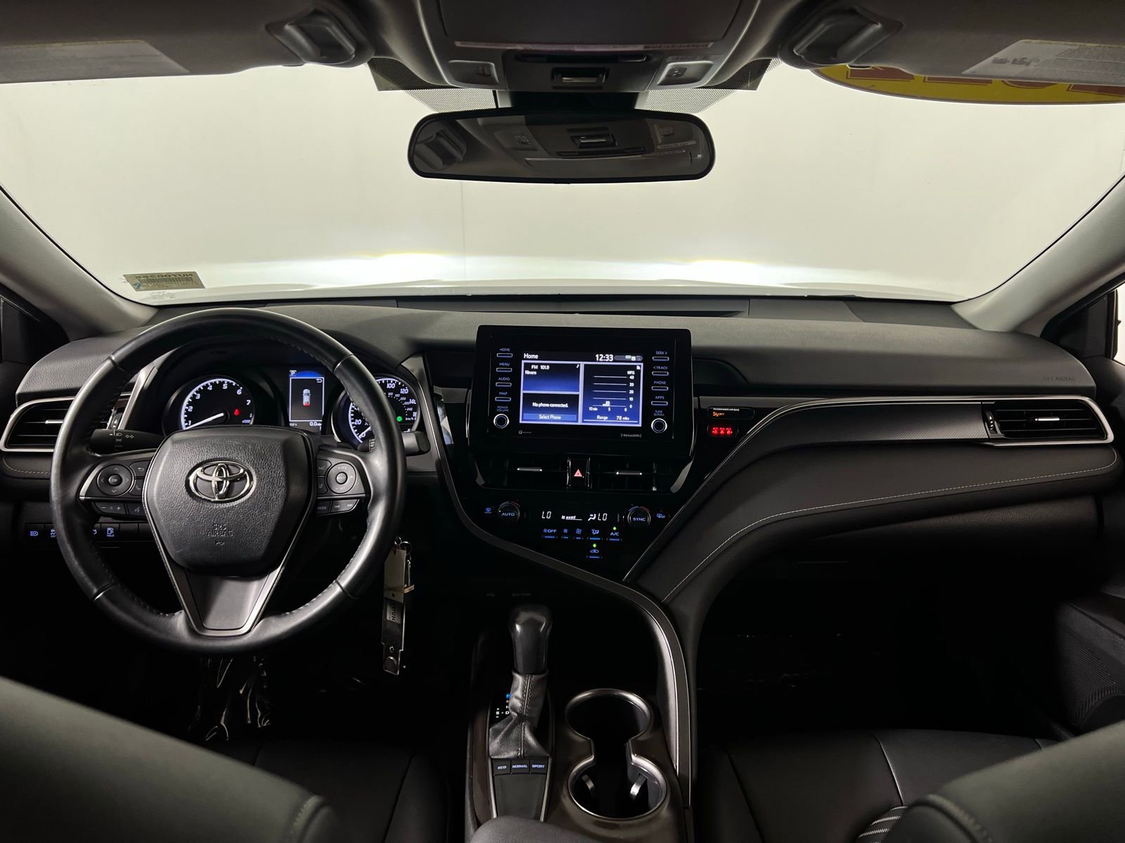 Used 2024 Toyota Camry SE image 23