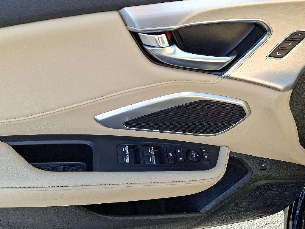Used 2024 Acura RDX SH-AWD image 13