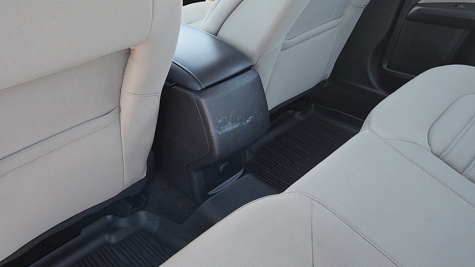 Used 2018 Ford Fusion S FWD image 17