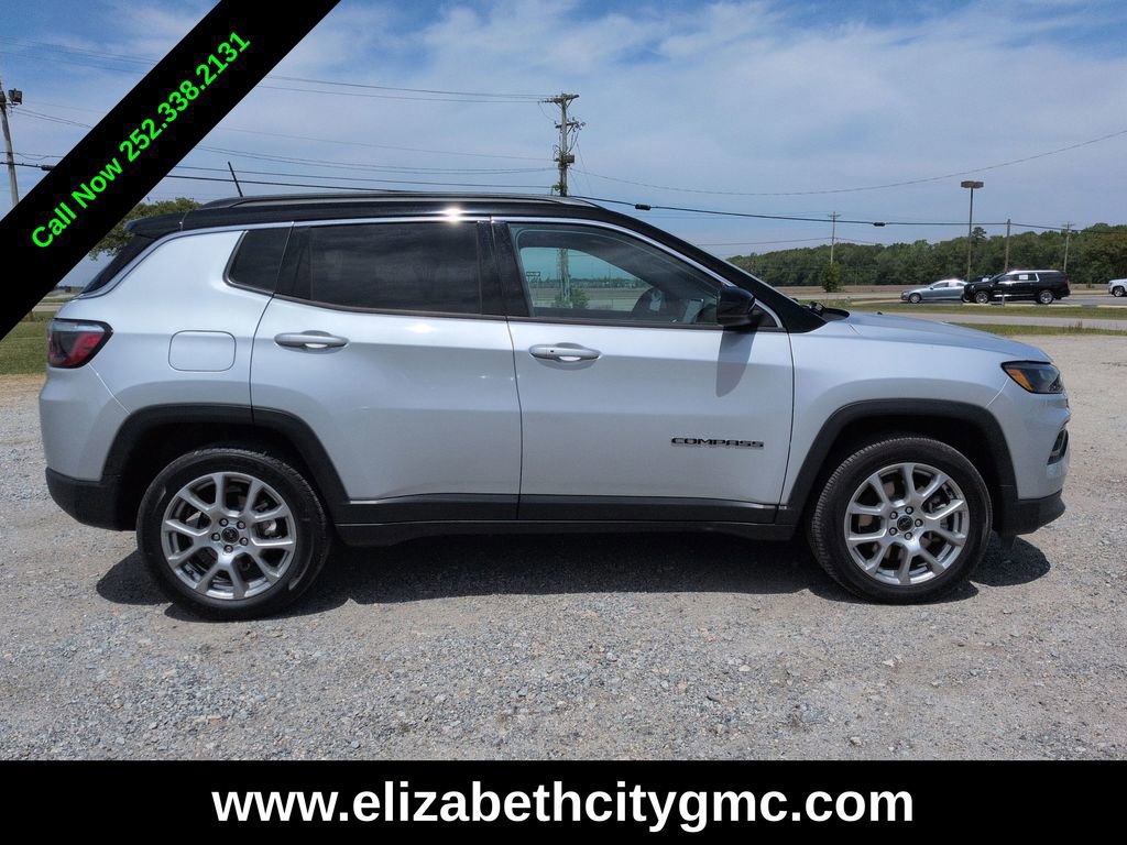 Used 2025 Jeep Compass Limited AWD/4WD image 2