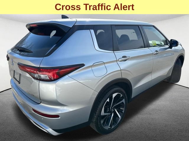 Used 2024 Mitsubishi Outlander SE image 10