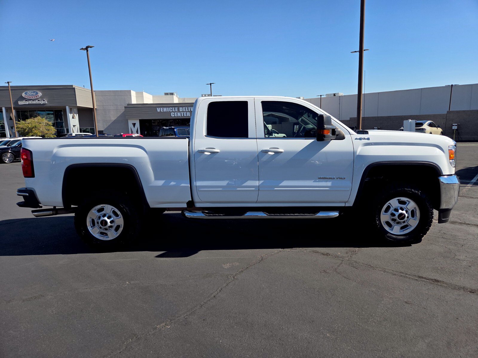Used 2017 GMC Sierra 2500 SLE w/ HD SLE Preferred Plus Package AWD/4WD image 7