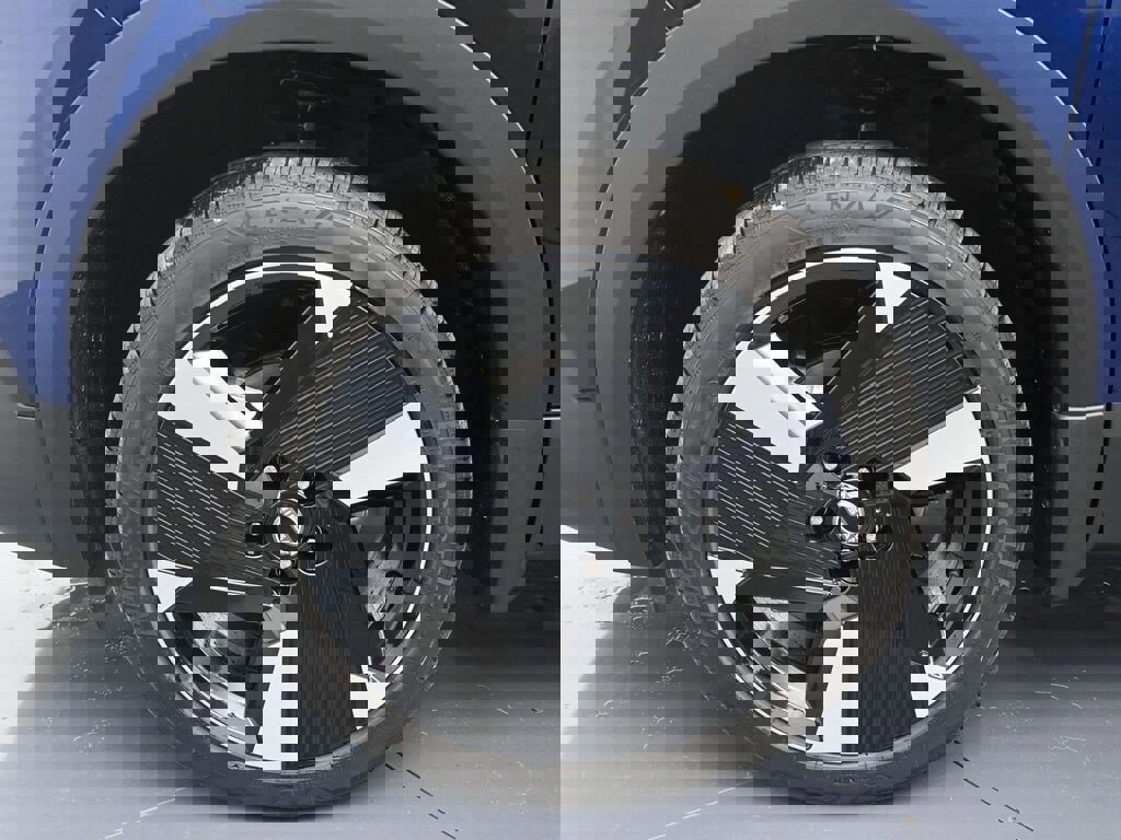 New 2026 Nissan Kicks SR image 9