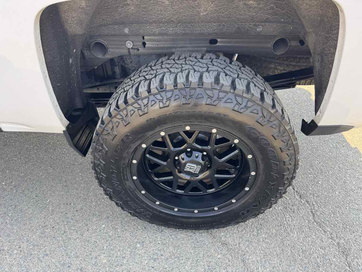 Used 2018 Chevrolet Silverado 1500 LT w/ Trailering Package AWD/4WD image 37