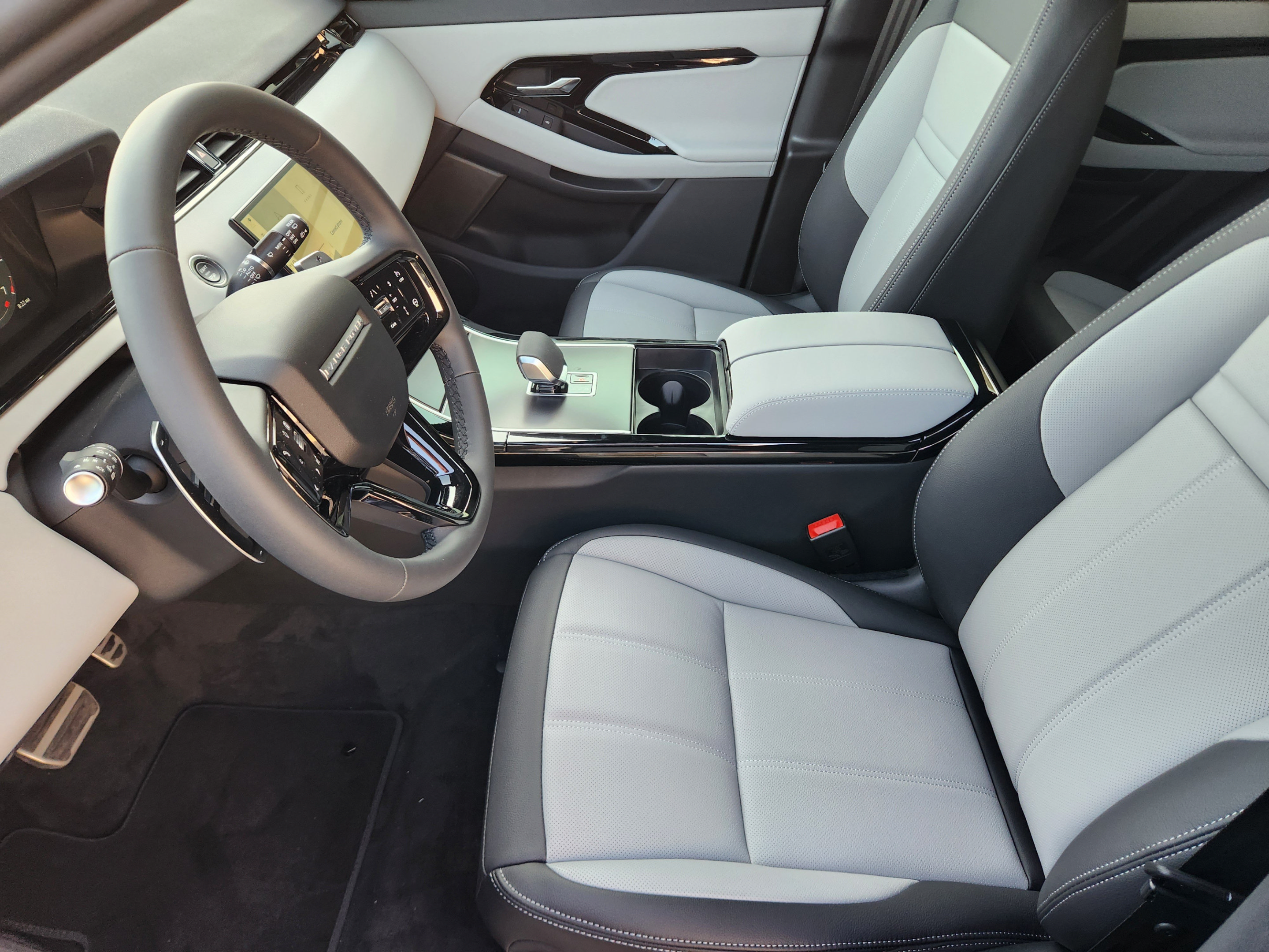 New 2026 Land Rover Range Rover Evoque Hoxton AWD/4WD image 8