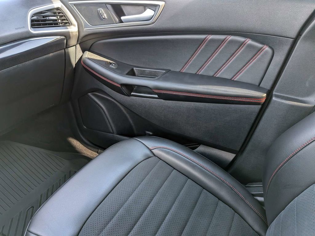 Used 2022 Ford Edge ST-Line image 17