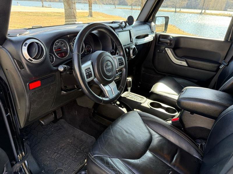Used 2015 Jeep Wrangler Unlimited Rubicon image 15