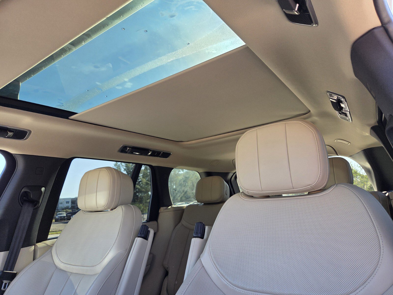 Used 2023 Land Rover Range Rover SE image 17