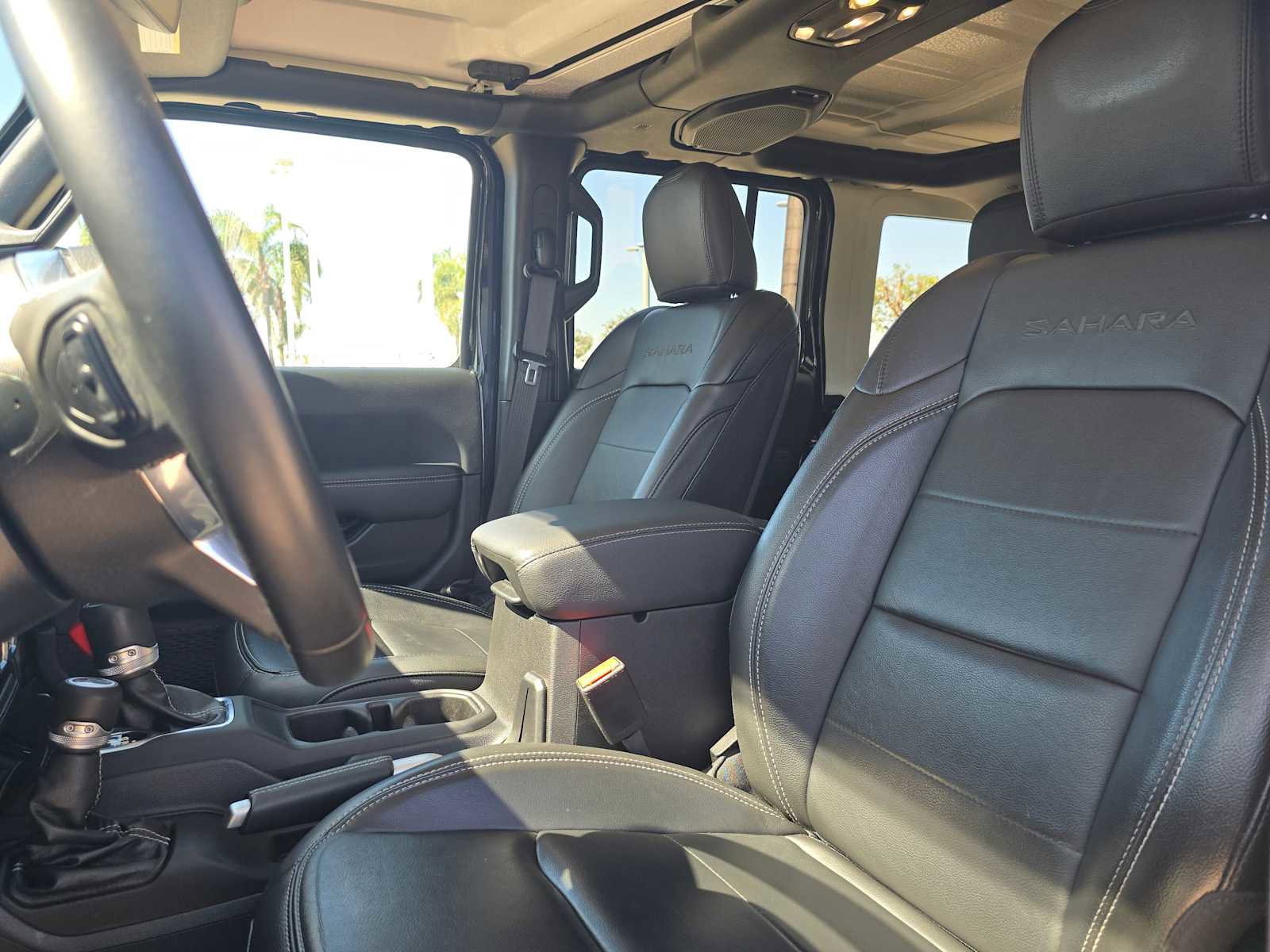 Used 2022 Jeep Wrangler Unlimited Sahara AWD/4WD image 23