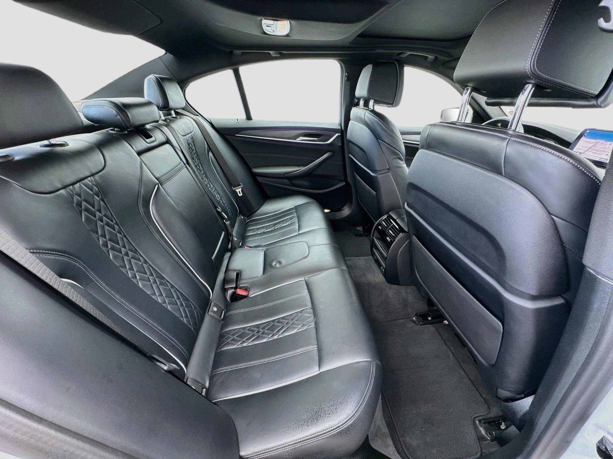 Used 2021 BMW 530e w/ Luxury Seating Package RWD image 19