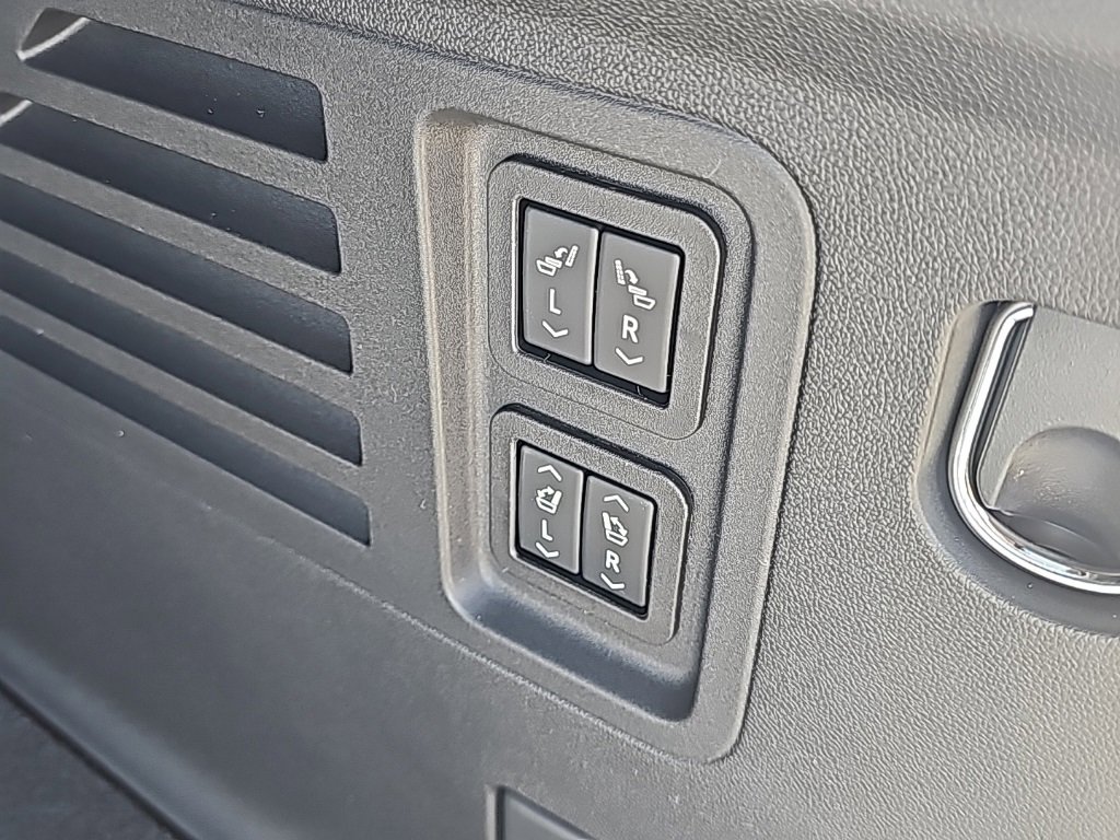 New 2026 Buick Enclave Sport Touring w/ Power Package image 8