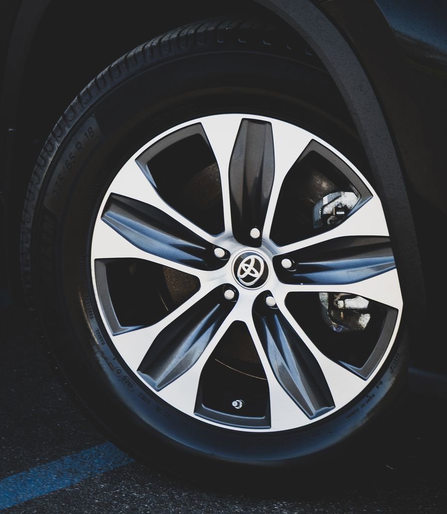 Used 2021 Toyota Highlander XLE image 28