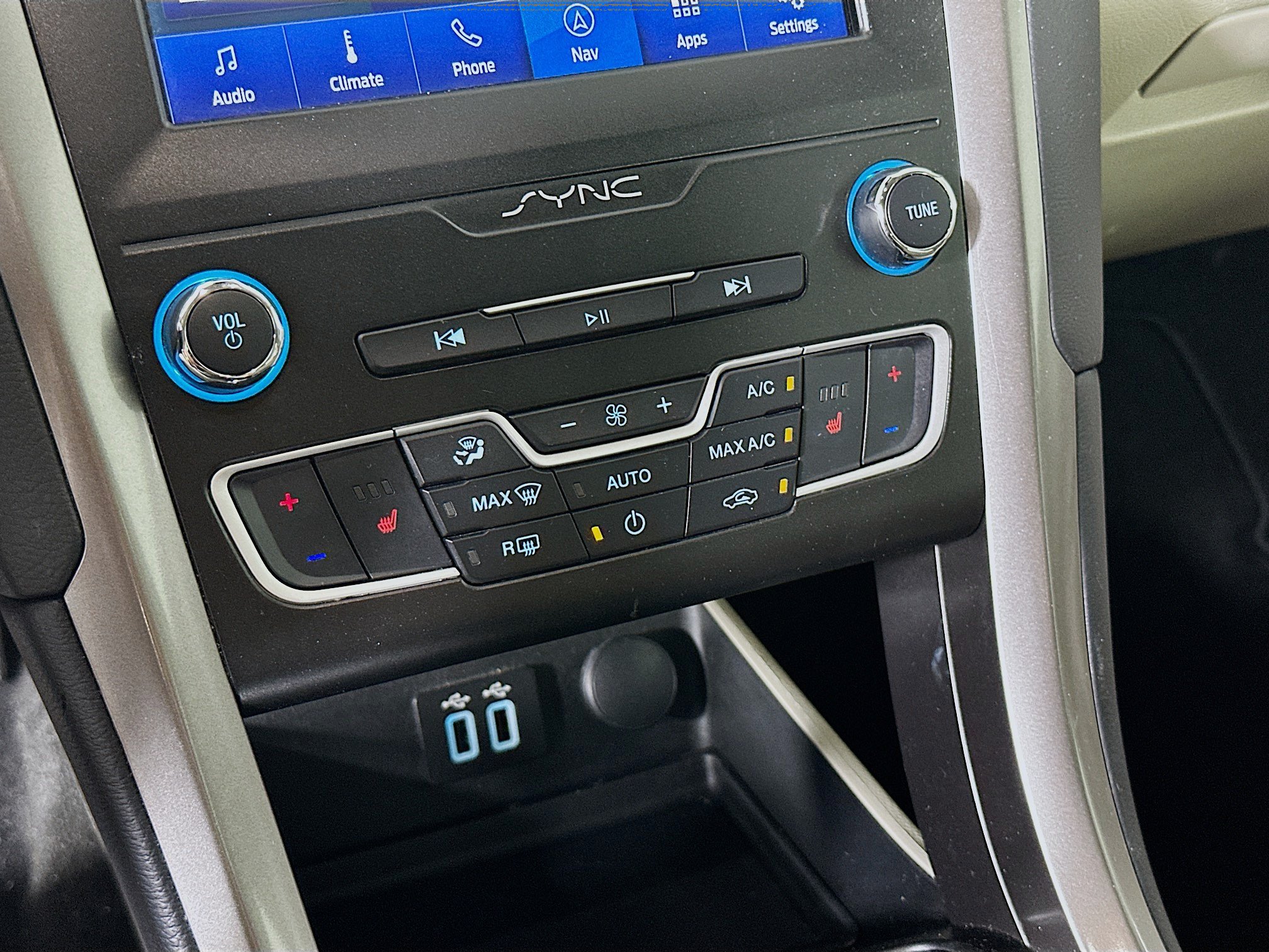 Used 2019 Ford Fusion SEL FWD image 24