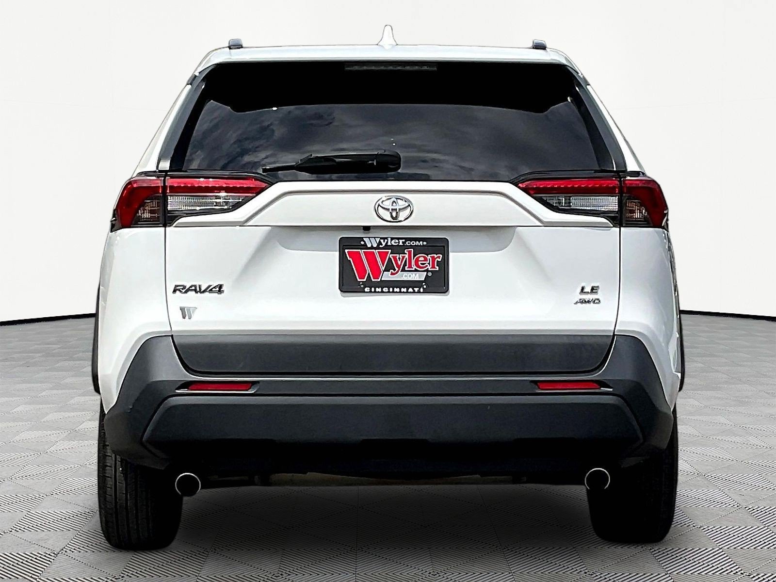 Used 2019 Toyota RAV4 LE AWD/4WD image 5