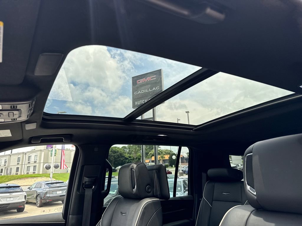 Used 2024 Cadillac Escalade ESV Premium Luxury image 31