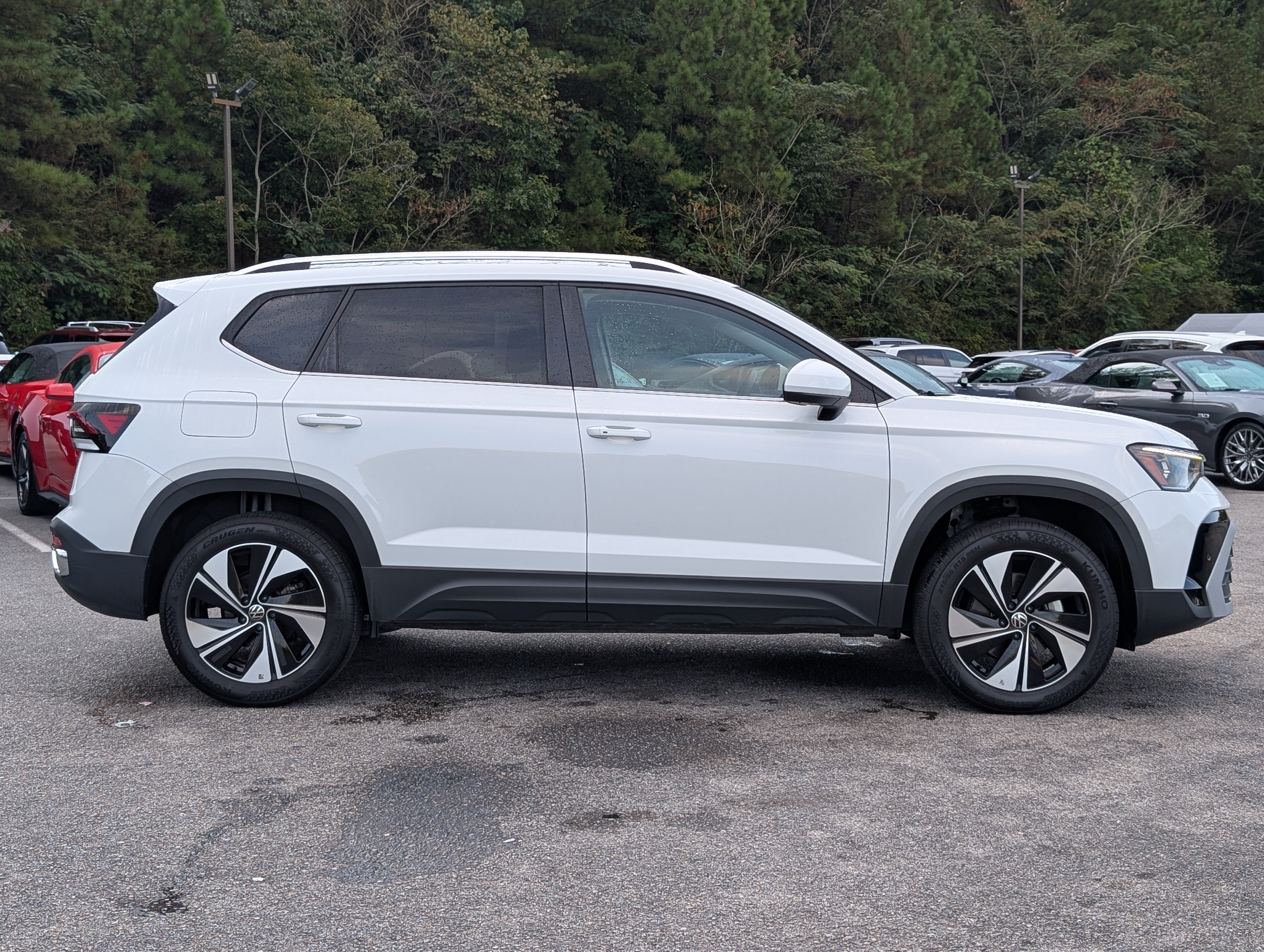 Used 2025 Volkswagen Taos SE AWD/4WD image 10