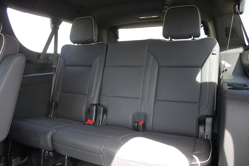 New 2026 Chevrolet Suburban Premier image 9