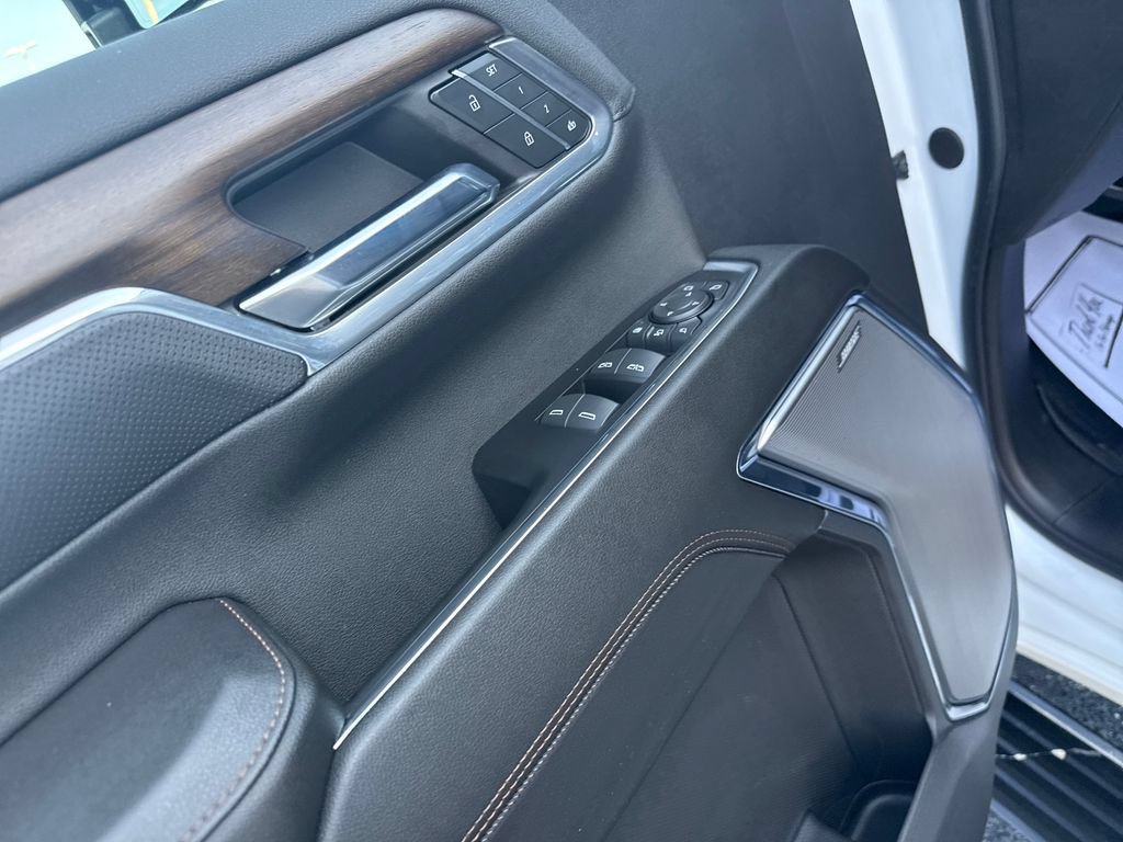 Used 2024 Chevrolet Silverado 2500 High Country w/ LPO, Dark Essentials Package AWD/4WD image 14