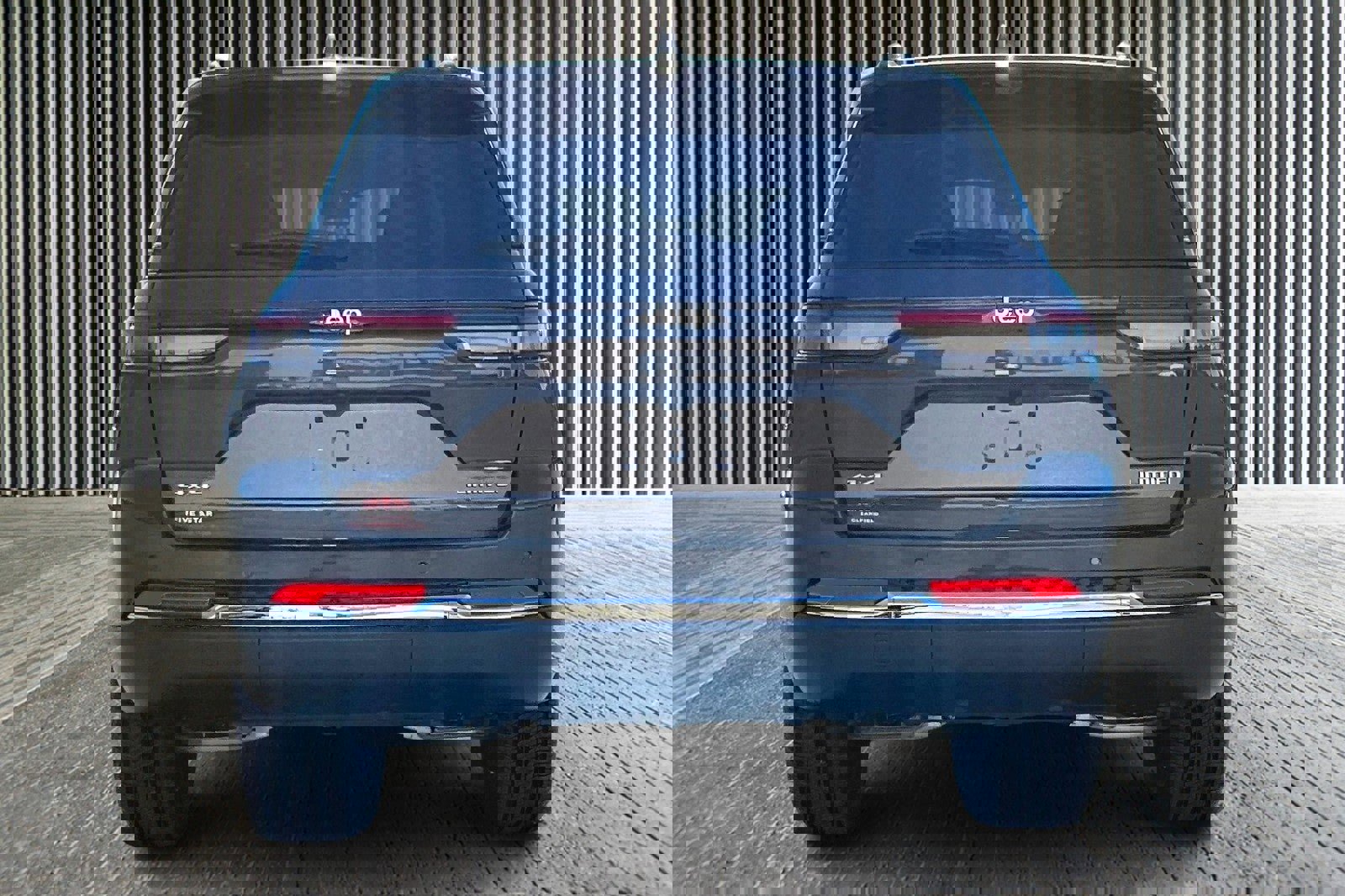 New 2025 Jeep Grand Cherokee Limited w/ Luxury Tech Group II image 4