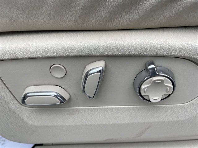 Used 2022 Cadillac Escalade ESV Premium Luxury Platinum image 12