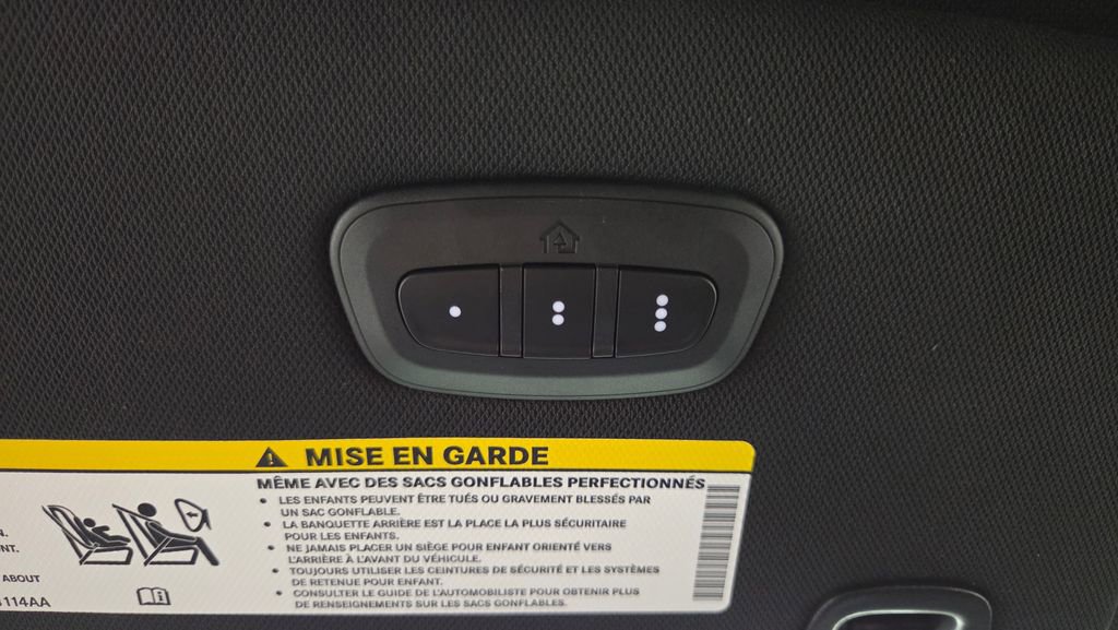 Used 2026 Chrysler Pacifica Select image 28