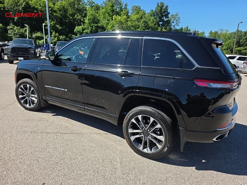 Used 2024 Jeep Grand Cherokee Overland w/ Luxury Tech Group IV AWD/4WD image 6