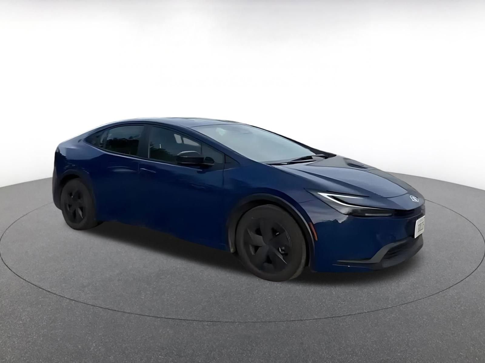 Used 2025 Toyota Prius LE image 2