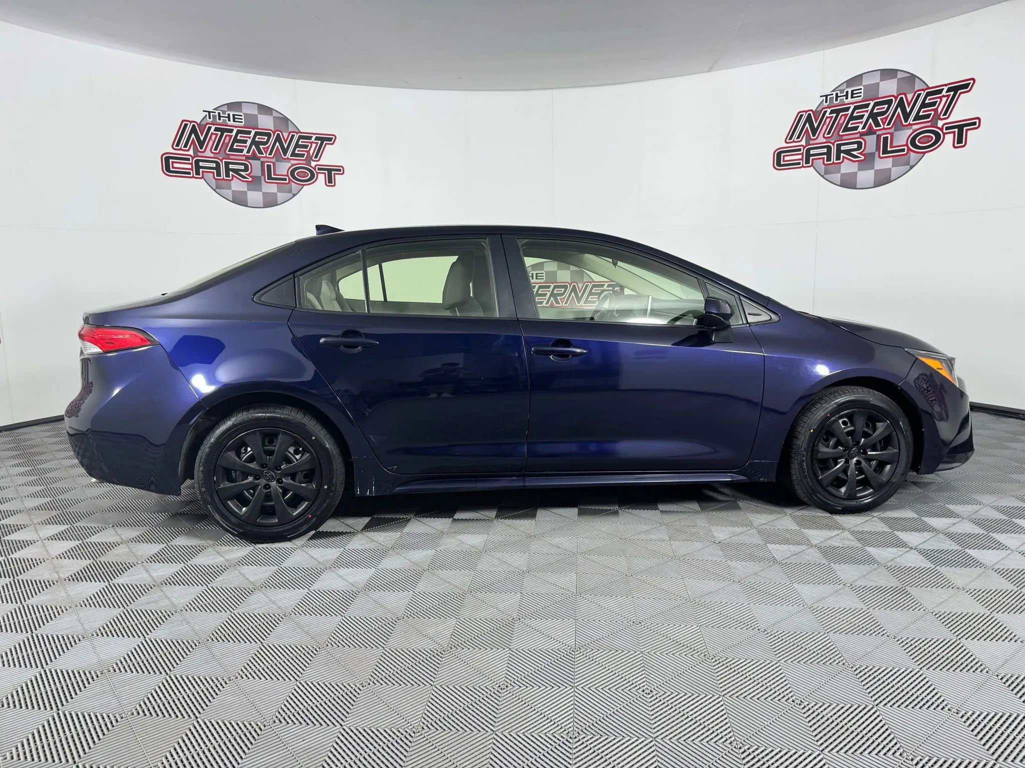 Used 2021 Toyota Corolla LE image 8