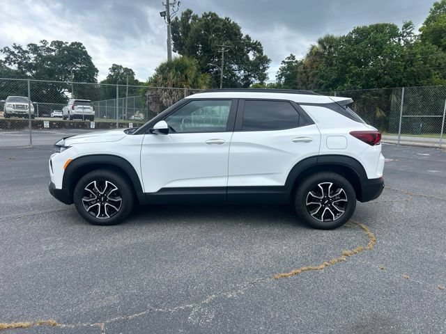 Used 2023 Chevrolet TrailBlazer ACTIV AWD/4WD image 2