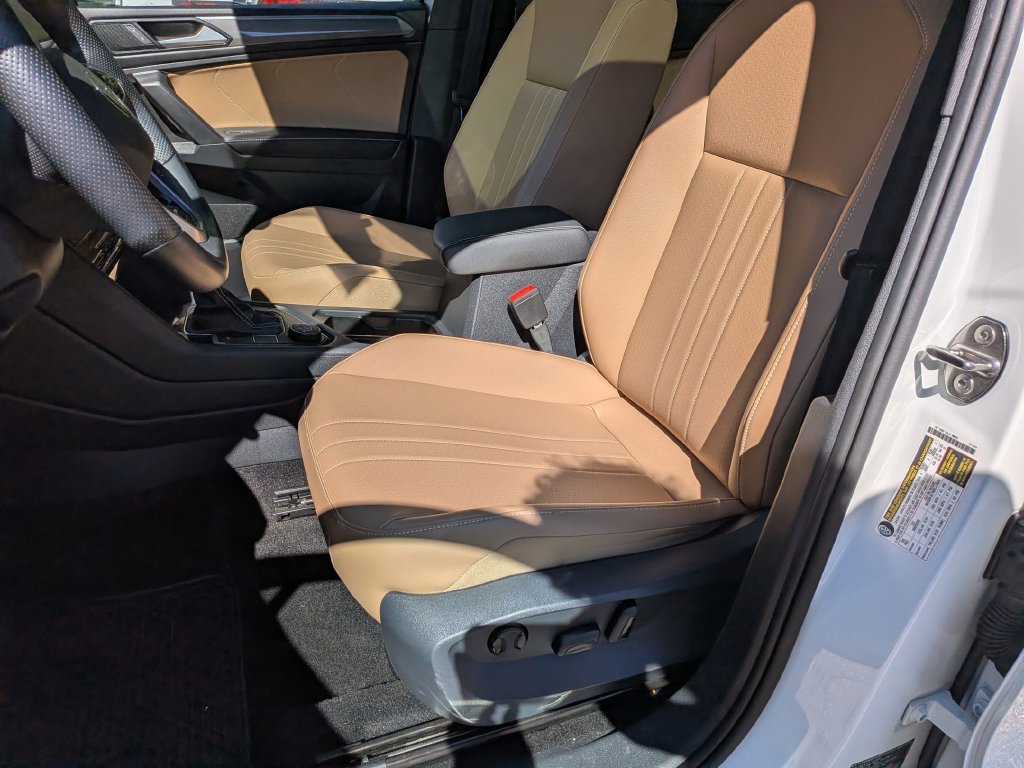 Used 2023 Volkswagen Tiguan SE R-Line AWD/4WD image 13