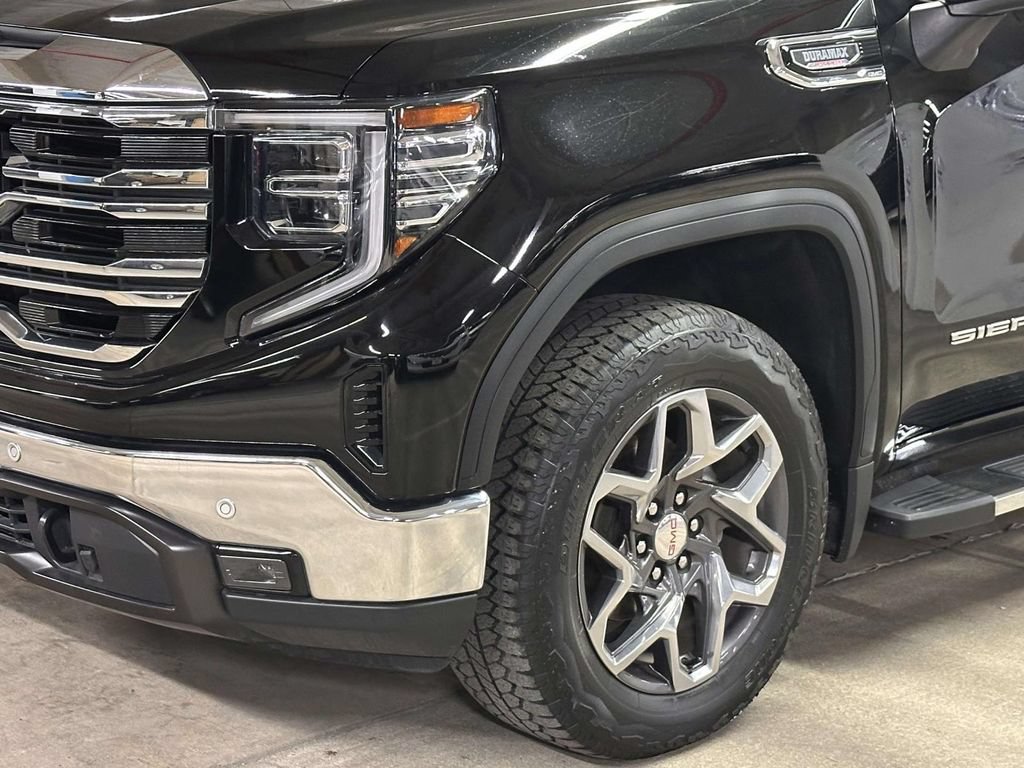 Used 2023 GMC Sierra 1500 SLT w/ SLT Premium Plus Package AWD/4WD image 9