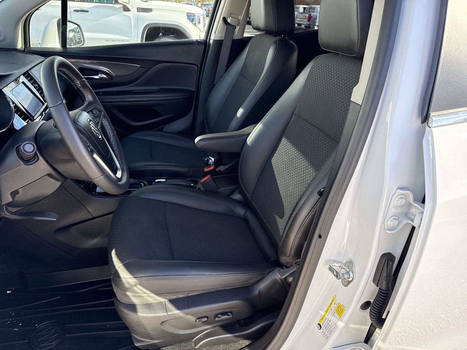 Used 2022 Buick Encore Preferred w/ Safety Package image 18