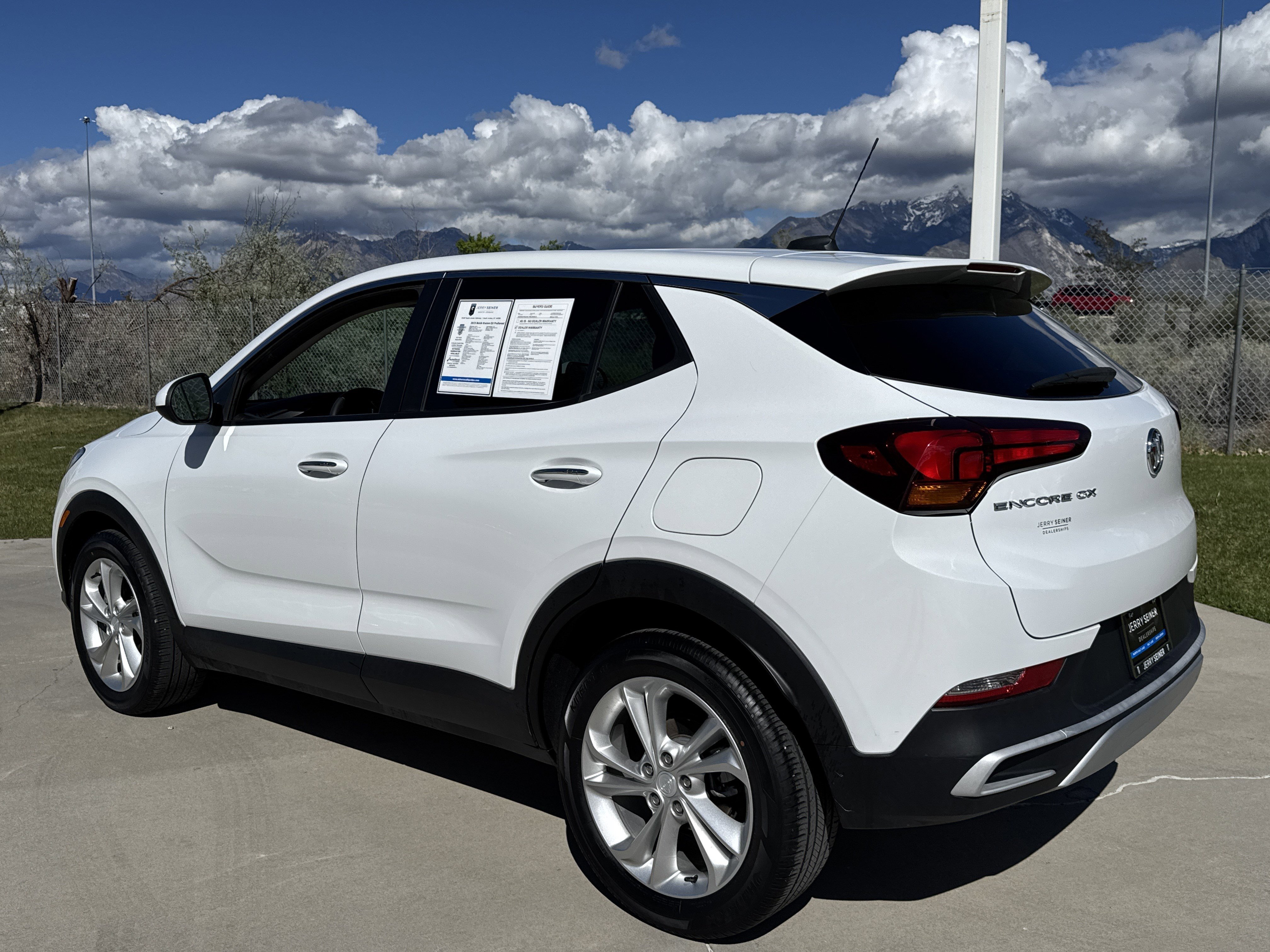 Used 2023 Buick Encore GX Preferred w/ Cold Weather Comfort Package FWD image 3
