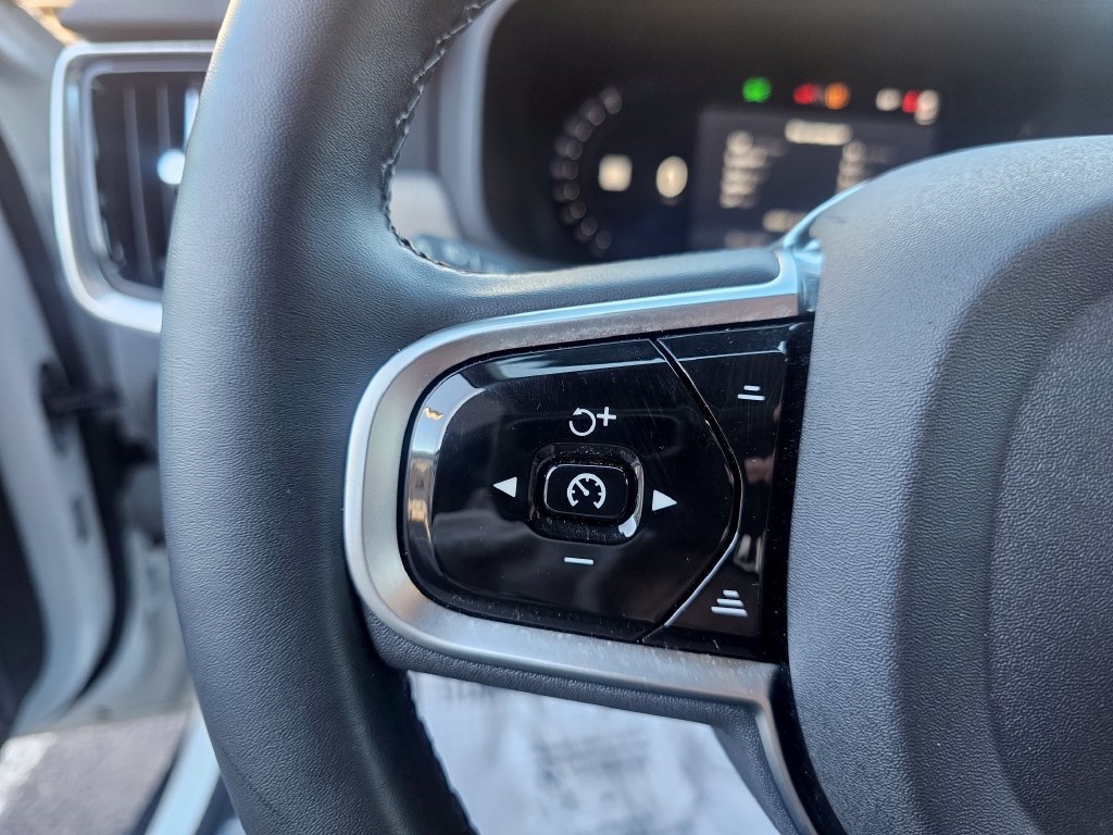 Certified 2025 Volvo V90 B6 Cross Country Plus AWD/4WD image 42