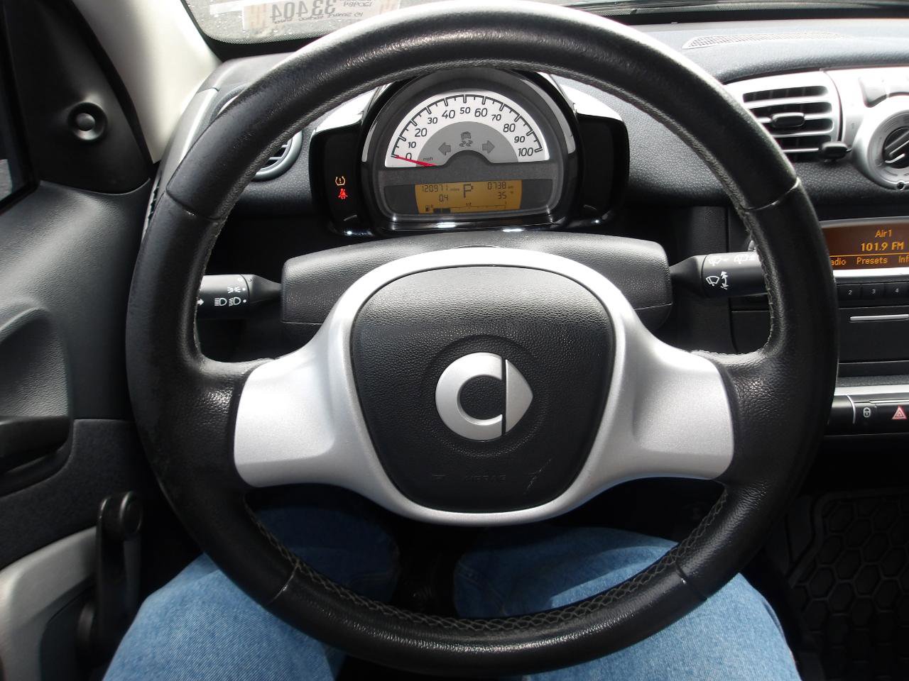 Used 2015 smart fortwo pure image 12