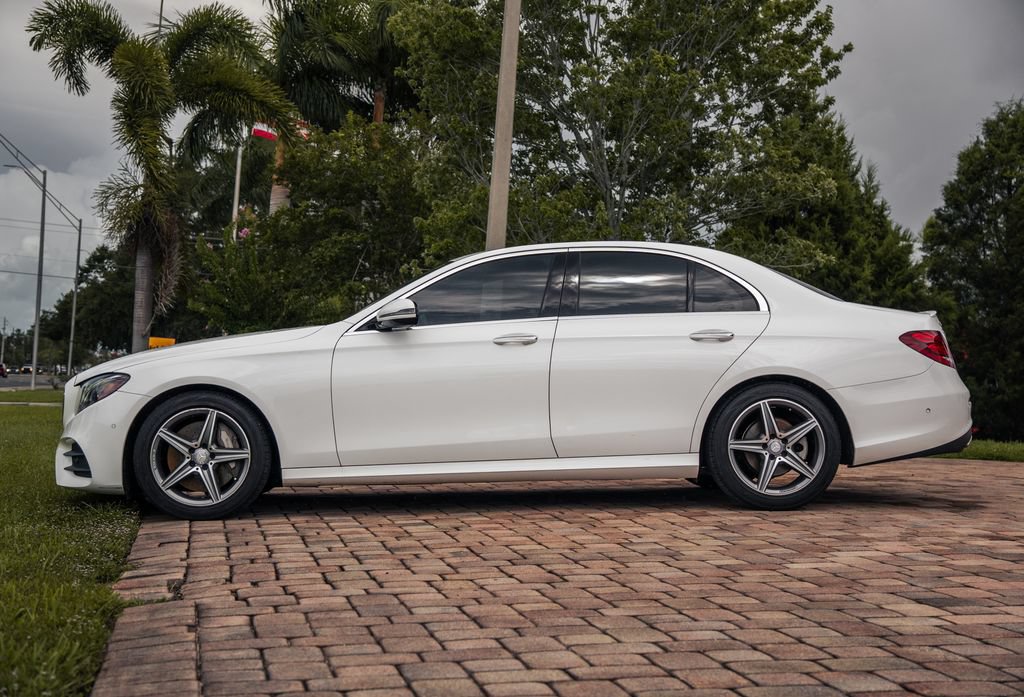 Used 2017 Mercedes-Benz E 300 4MATIC image 2