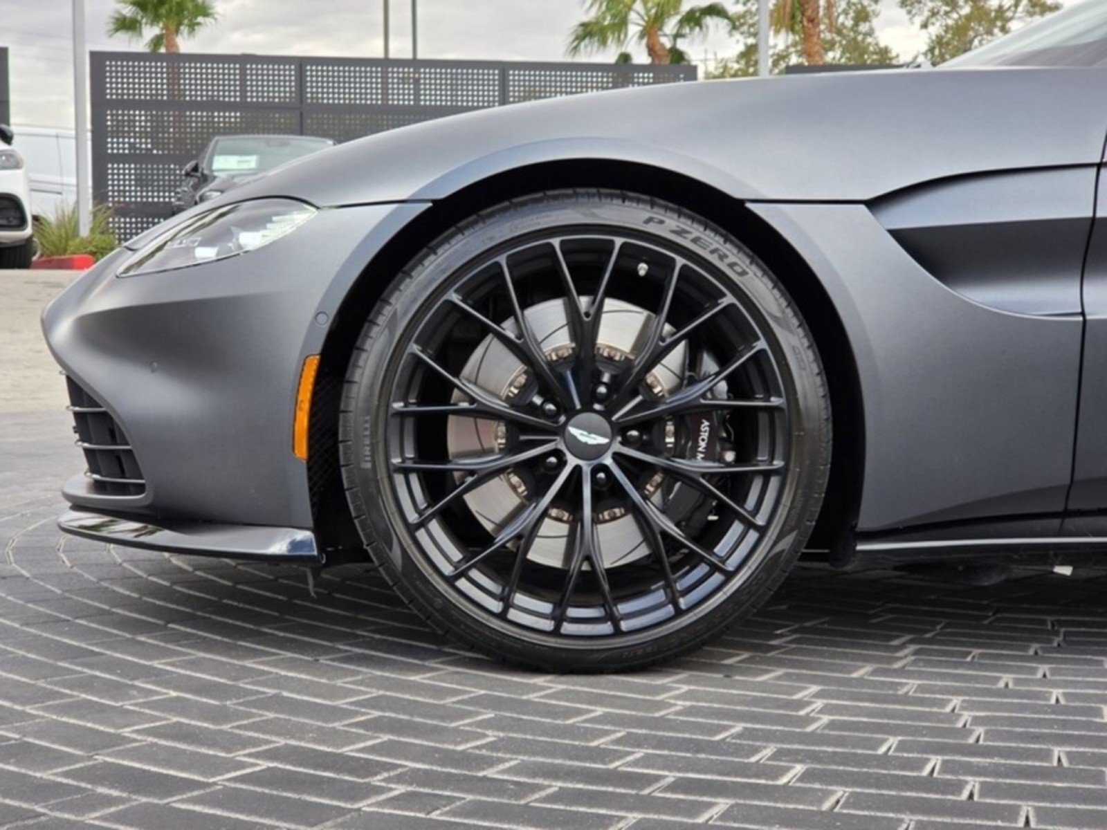 Used 2023 Aston Martin V8 Vantage Roadster RWD image 12