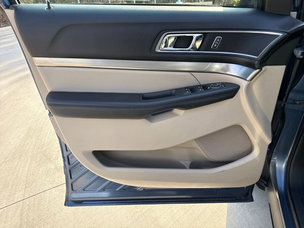 Used 2018 Ford Explorer XLT w/ Equipment Group 202A image 23