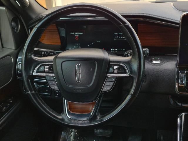 Used 2018 Lincoln Navigator Select w/ Technology Package image 21