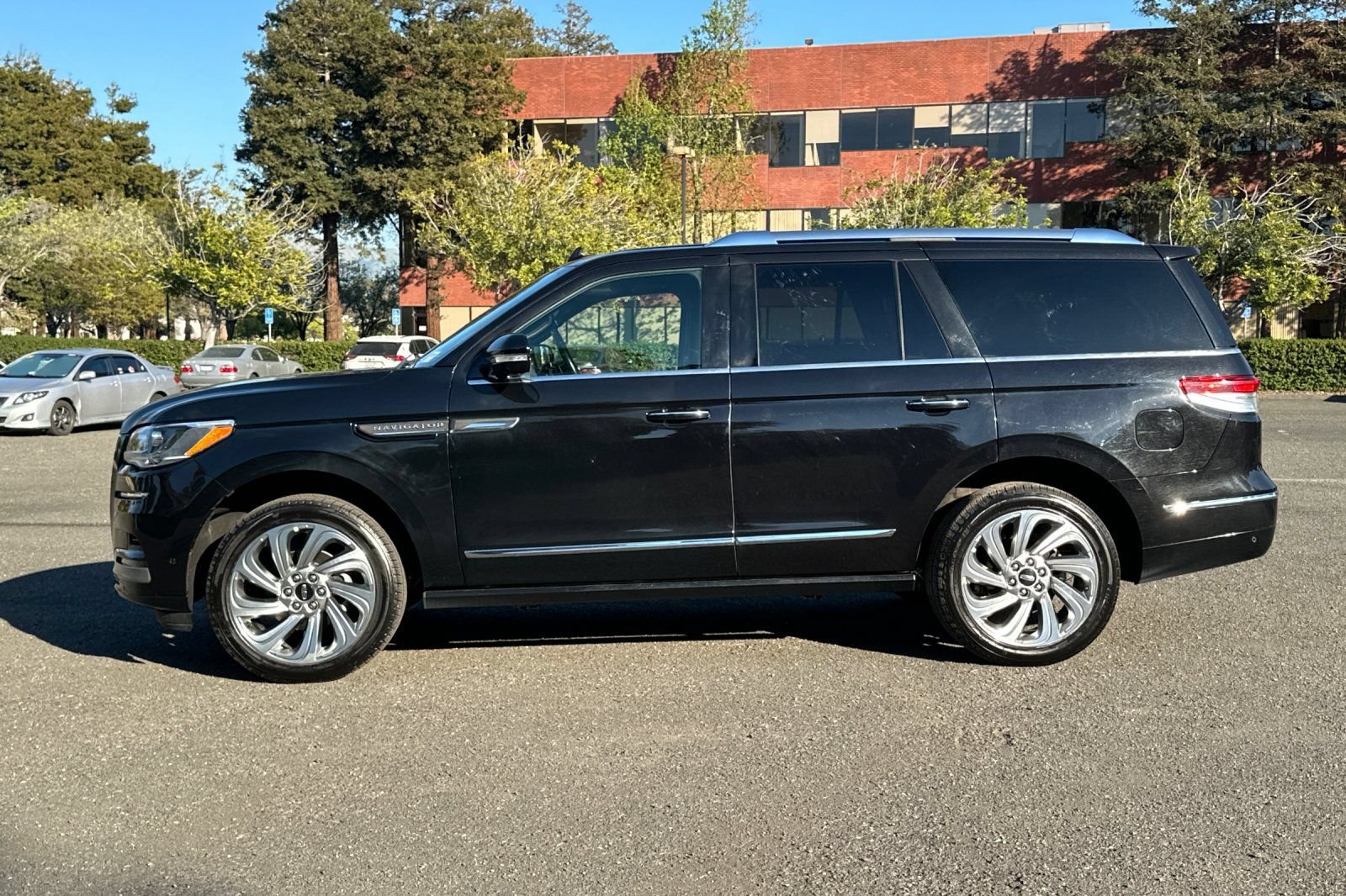 Used 2024 Lincoln Navigator Premiere AWD/4WD image 7
