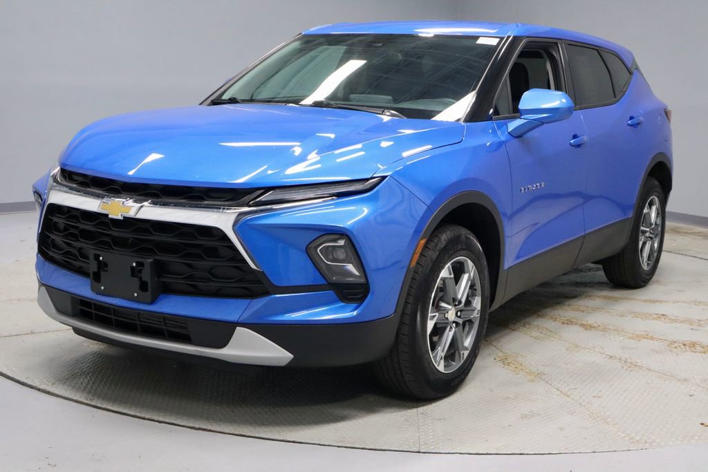 Used 2025 Chevrolet Blazer LT FWD image 9