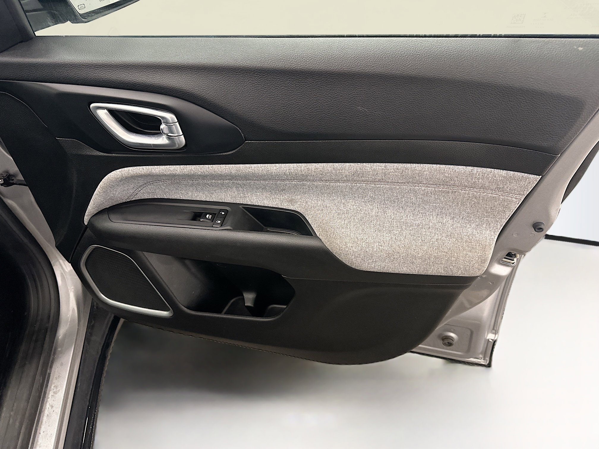 Used 2022 Jeep Compass Latitude image 32