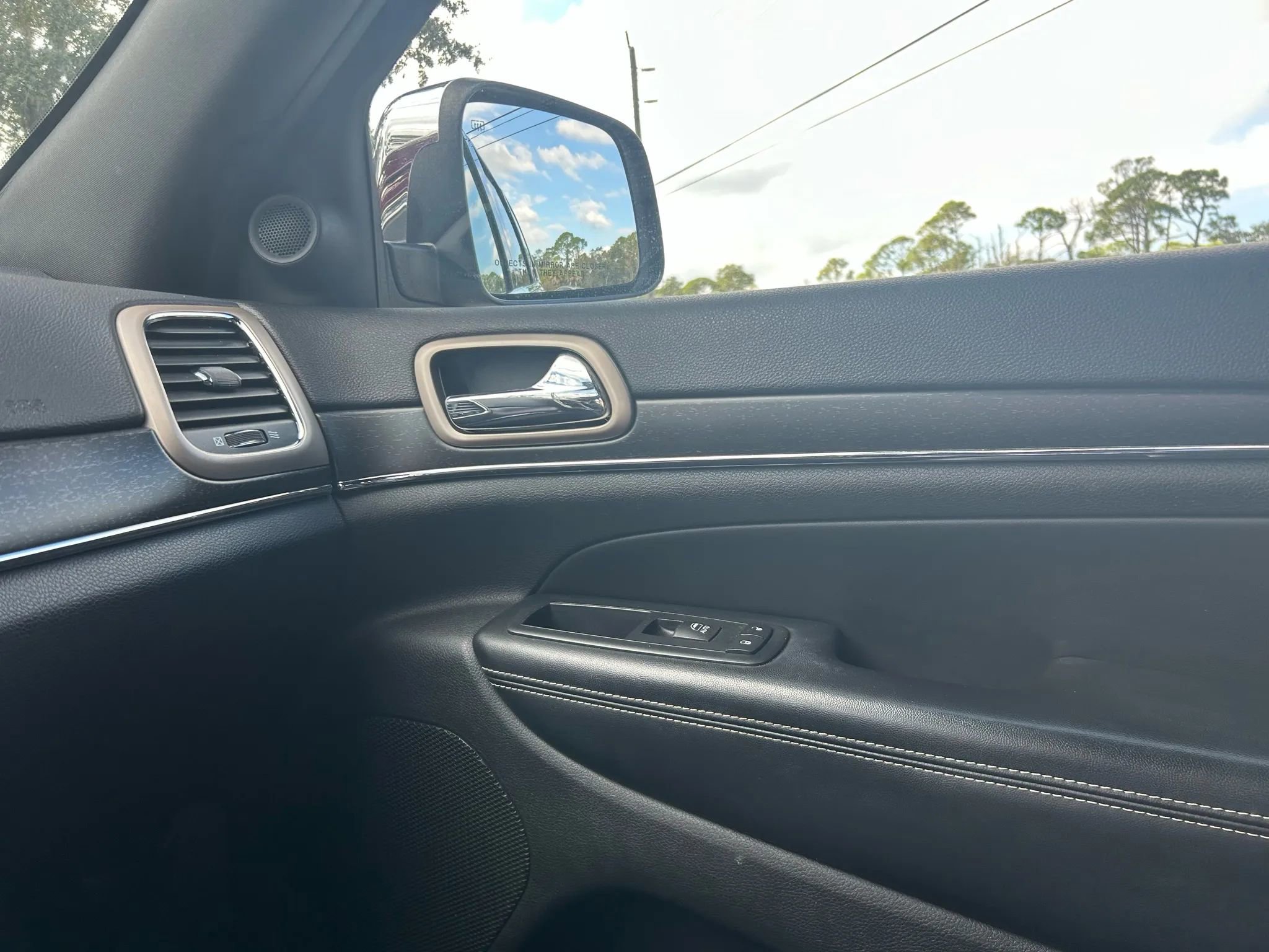 Used 2017 Jeep Grand Cherokee Limited image 20