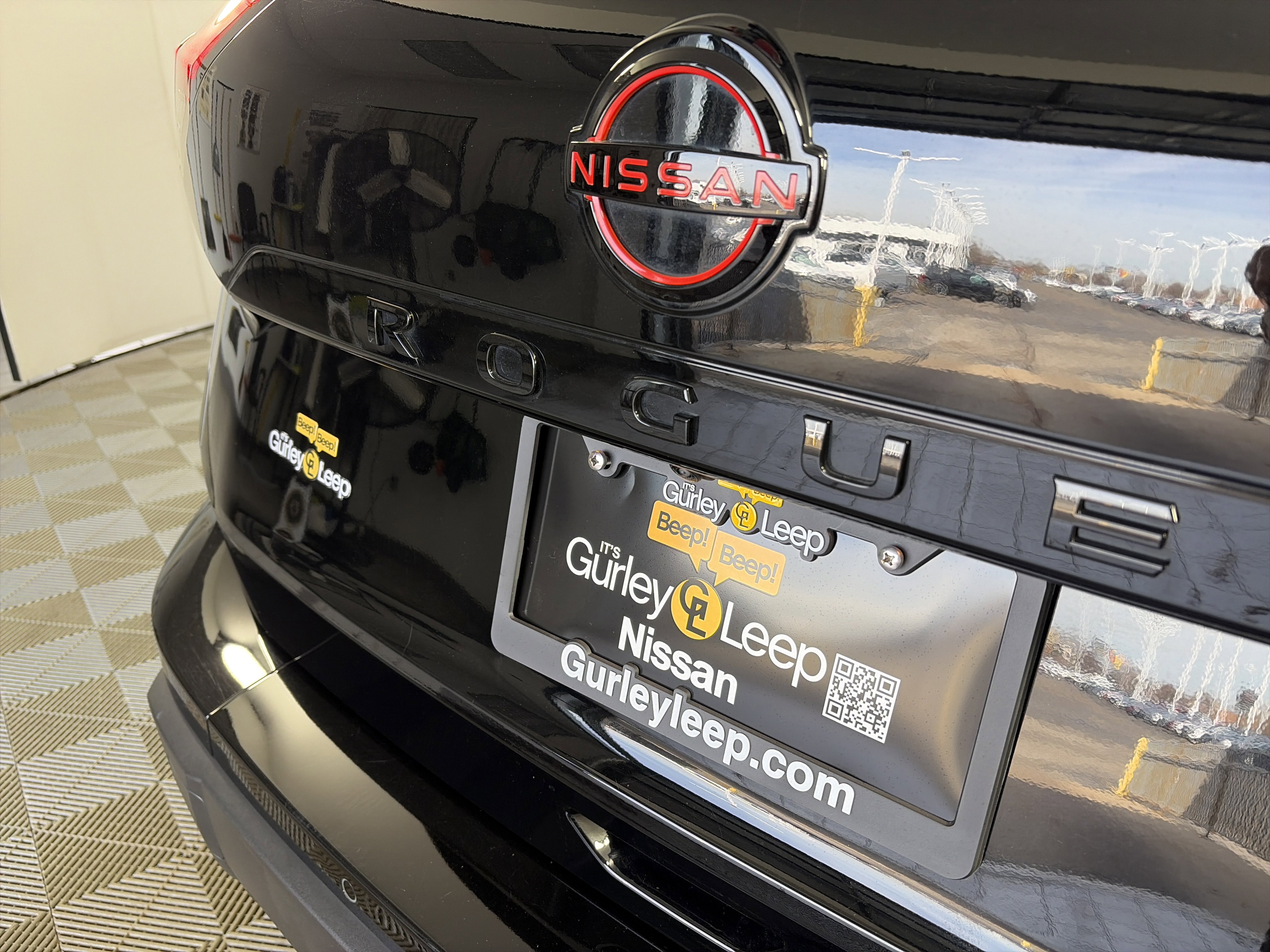 Used 2025 Nissan Rogue SV image 16