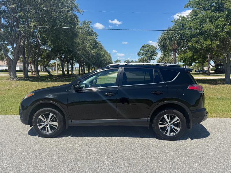 Used 2018 Toyota RAV4 XLE AWD/4WD image 3