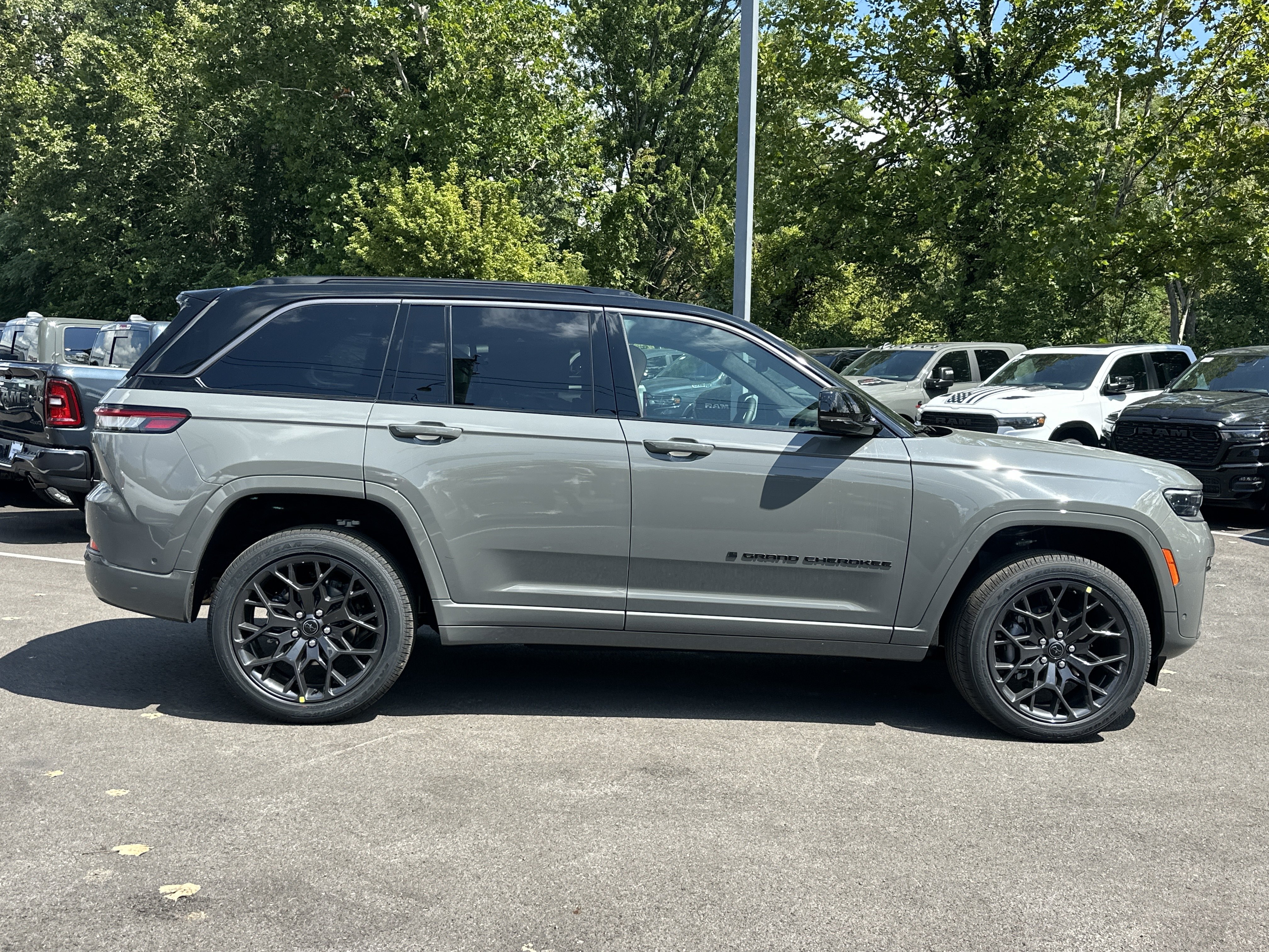 New 2027 Jeep Grand Cherokee Summit AWD/4WD image 20