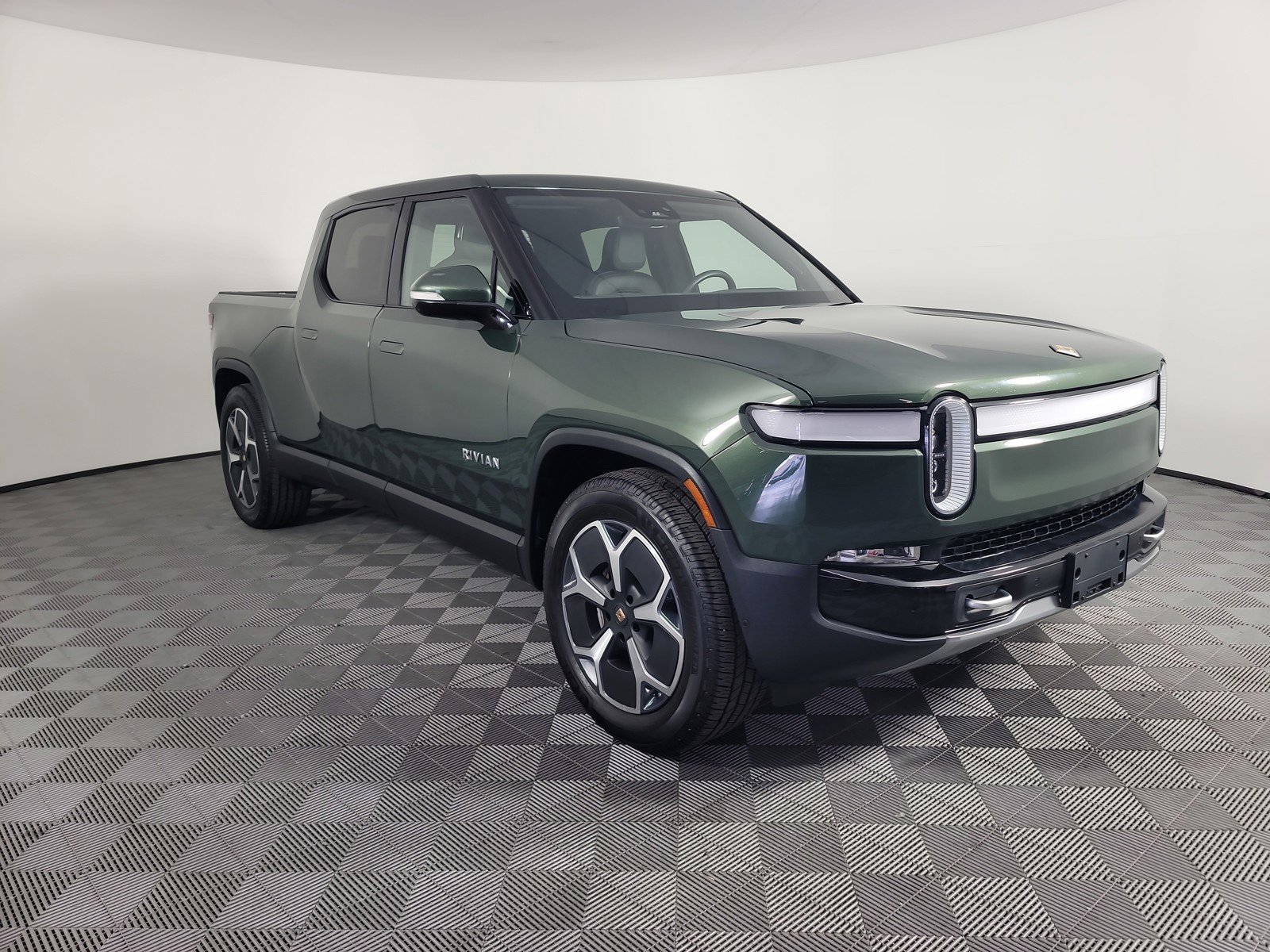 Used 2024 Rivian R1T Adventure AWD/4WD image 7