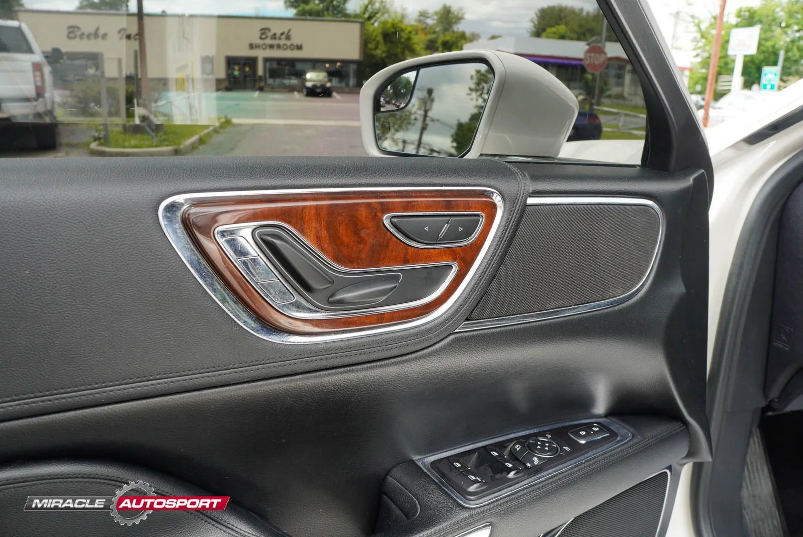 Used 2018 Lincoln Continental Premiere FWD image 16