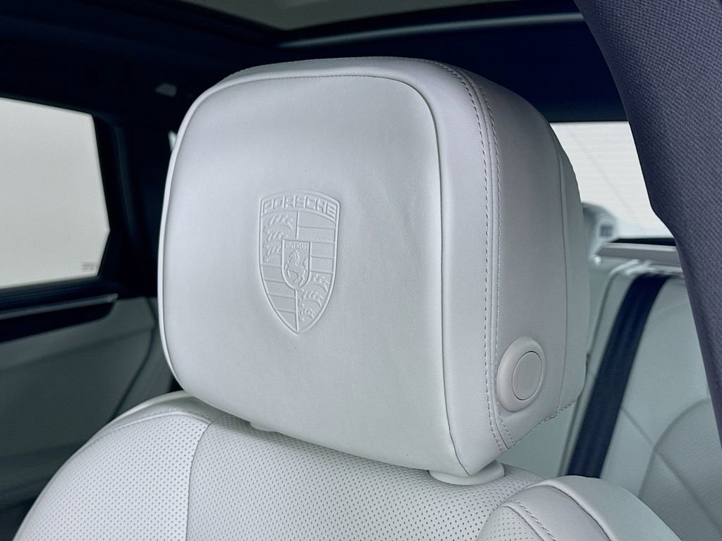 New 2026 Porsche Macan Turbo image 15